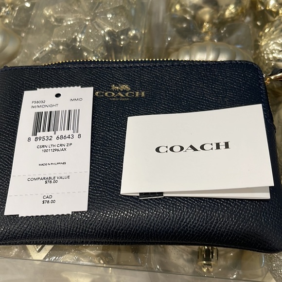 New with tag, Coach Wristlet Wallet - Picture 3 of 3